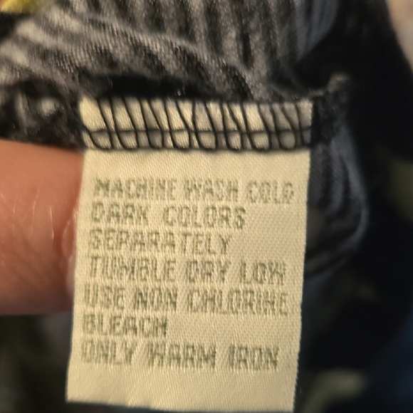 Banana Republic Graphic Black and Yellow Fitted Tee - Picture 5 of 5